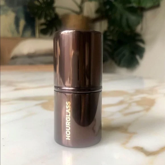 Brand new Hourglass retractable kabuki brush - Picture 3 of 4